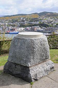 The stone at the summit of Pulpit Hill